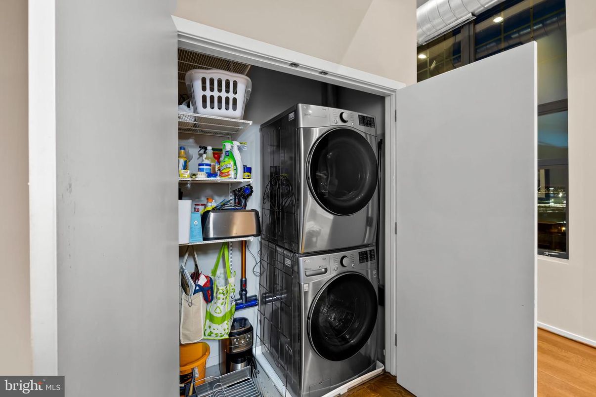 Interior, Utility Closets, Washer, Wood Texture Flooring