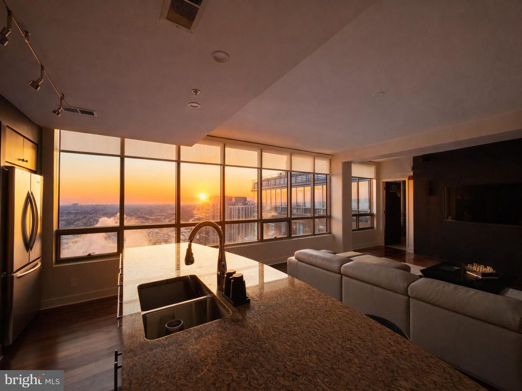 Interior, Living room, Recessed Lighting, Water, Wood Texture Flooring