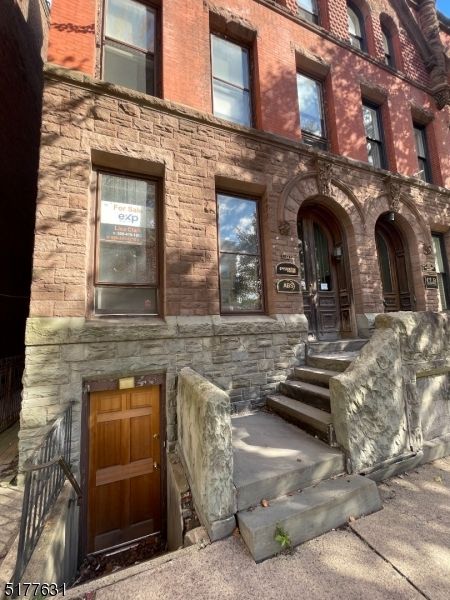 Exterior, Facade, Rowhouse