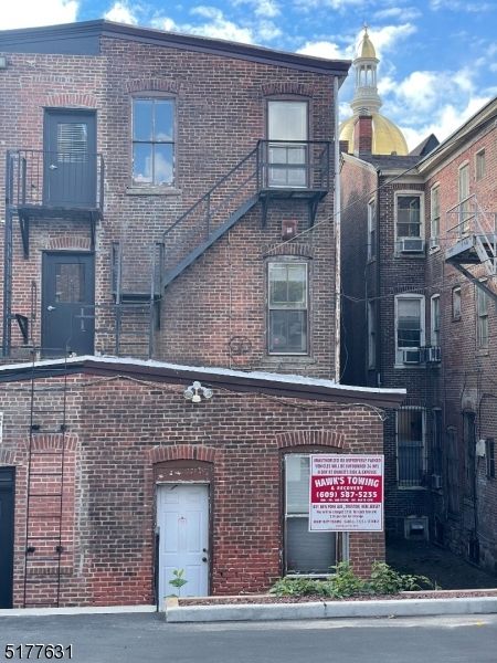 Exterior, Facade, Brick Facade, Rowhouse