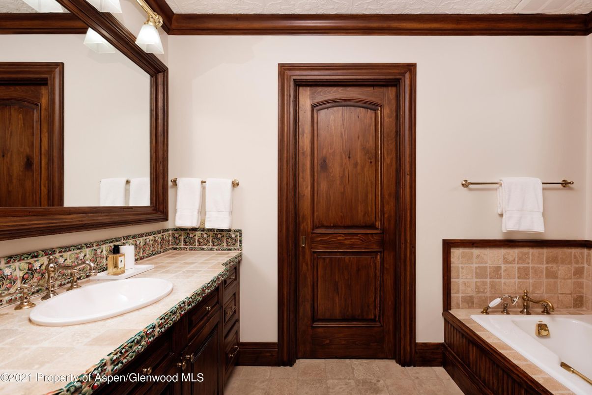 Bathroom, Interior, Tile Countertops