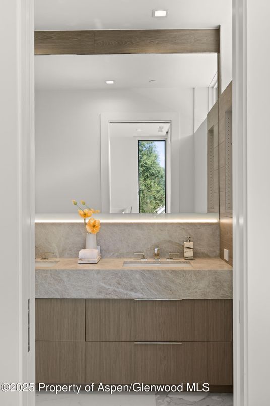 Bathroom, Interior, Recessed Lighting