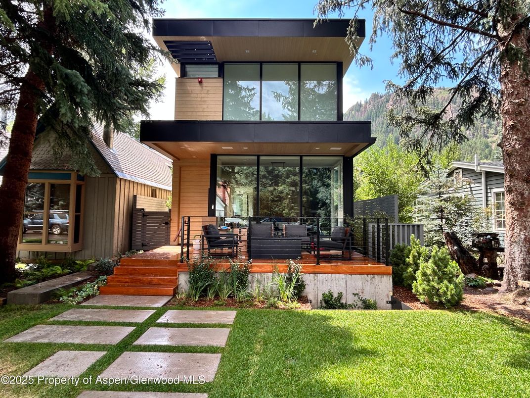 Backyard, Exterior, Facade, Modern