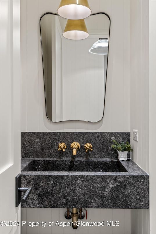 Bathroom, Interior, Pendant Lights