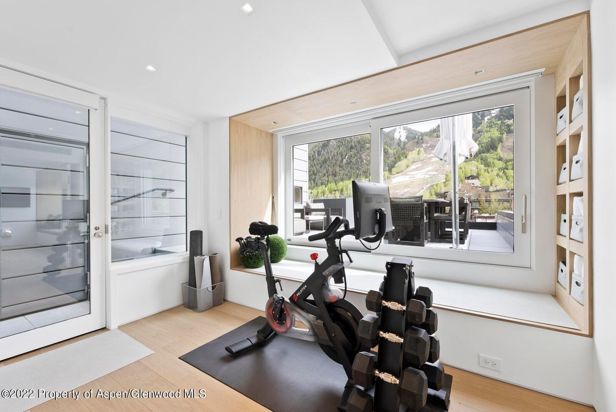 Fitness Equipment, Interior, Recessed Lighting, Wood Texture Flooring