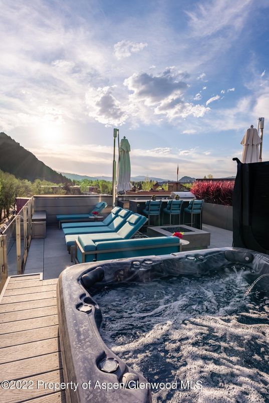 Exterior, Hot Tub, Pool