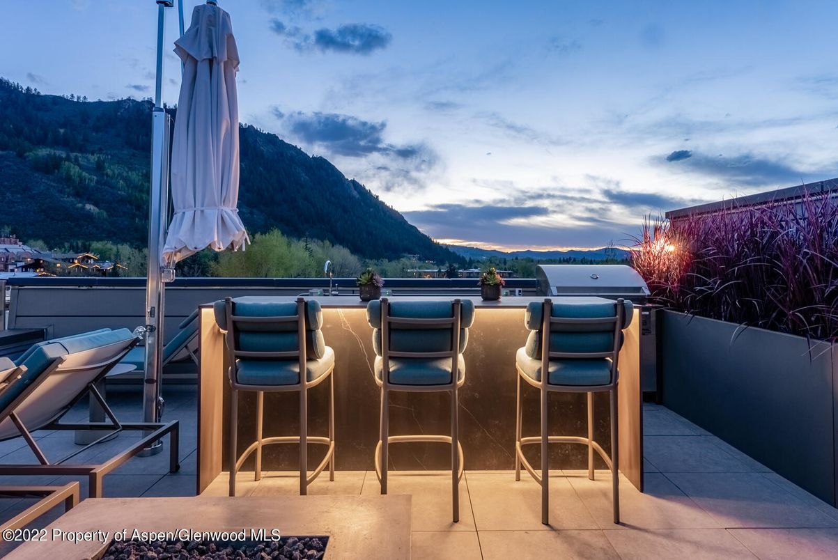 Exterior, Outdoor Kitchen