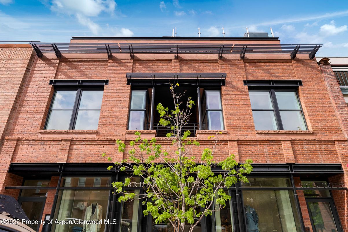 Exterior, Facade, Brick Facade, Rowhouse