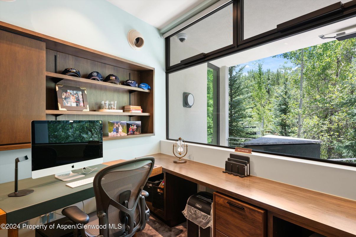 Home Office, Interior