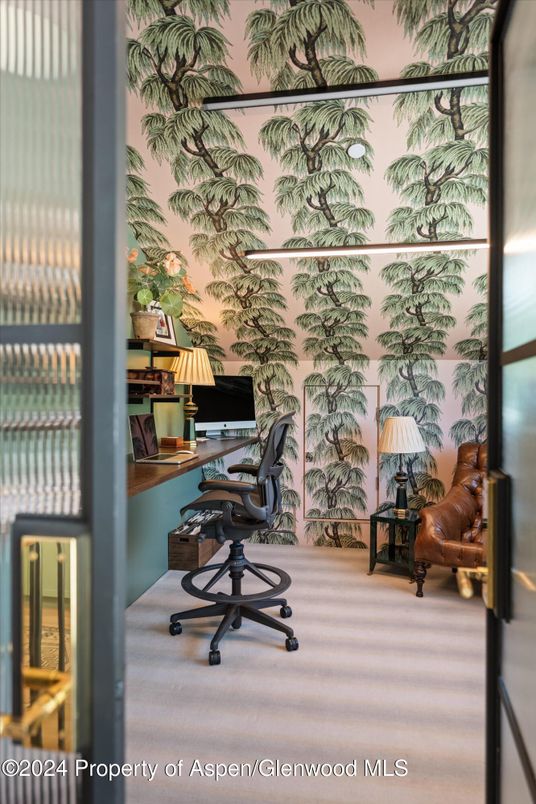 Home Office, Interior