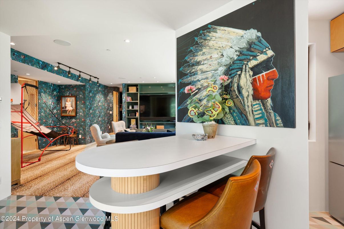 Dining room, Interior, Recessed Lighting