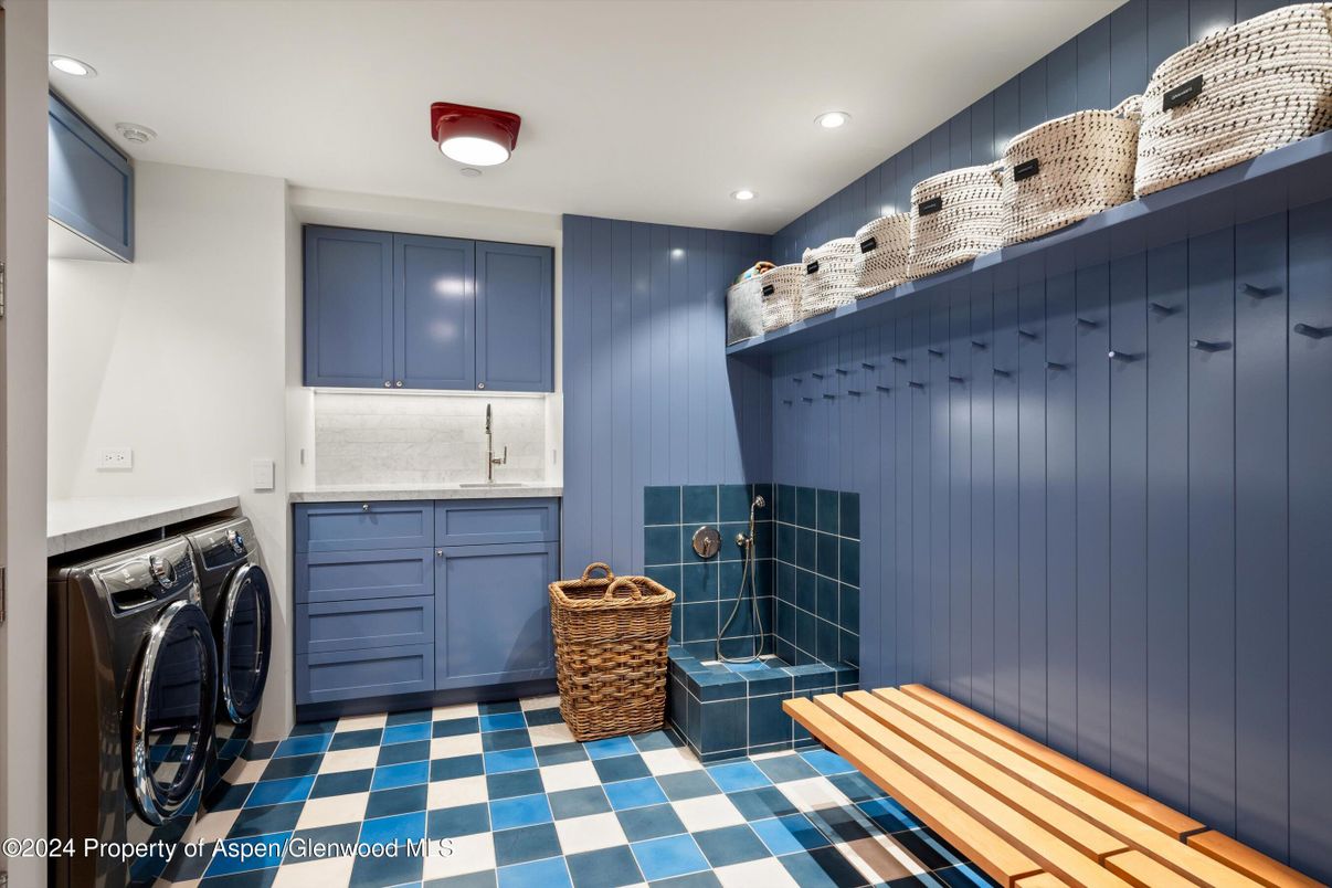 Interior, Recessed Lighting, Sauna Room, Washer