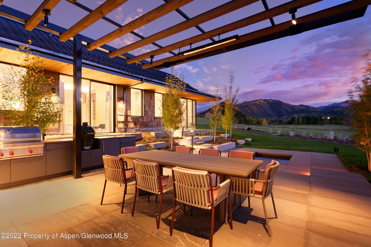 Exterior, Outdoor Kitchen