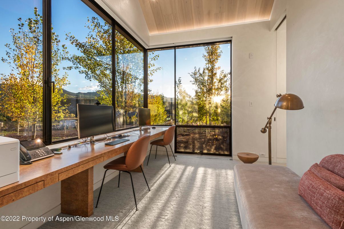 Home Office, Interior