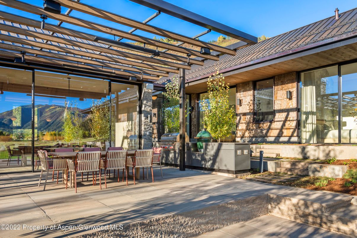 Exterior, Outdoor Kitchen