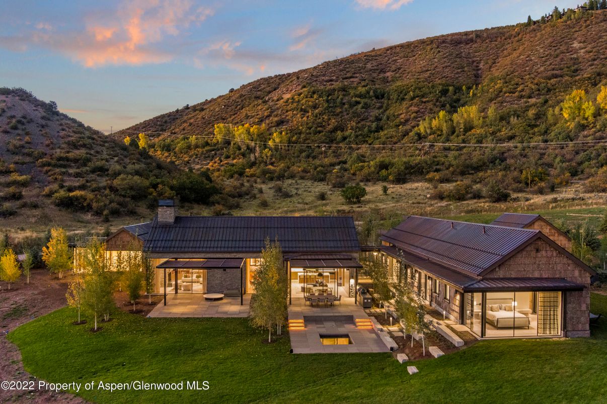 Exterior, Facade, Log Home