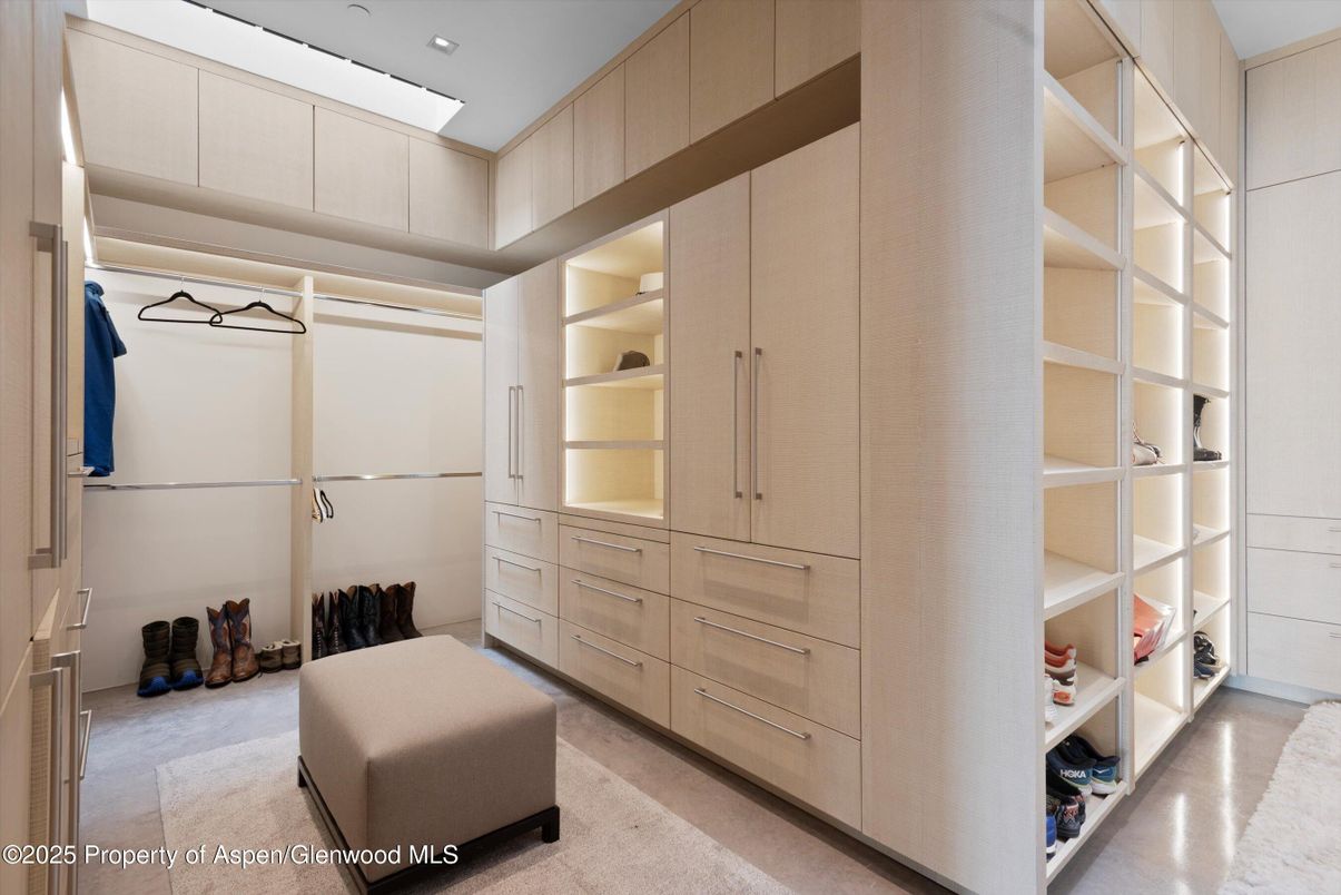 Interior, Recessed Lighting, Walk-in Closets