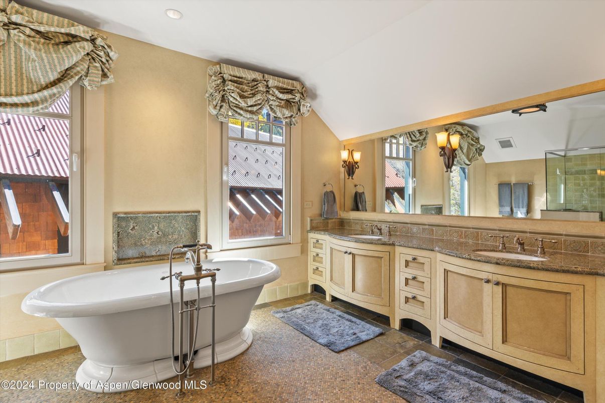 Bathroom, Dual Sink Vanities, Free Standing Baths, Interior, Recessed Lighting