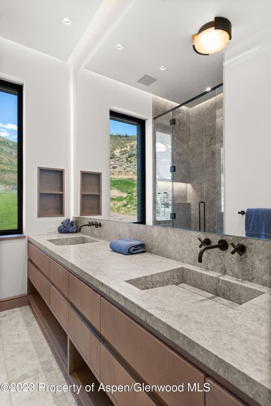 Bathroom, Dual Sink Vanities, Interior, Recessed Lighting