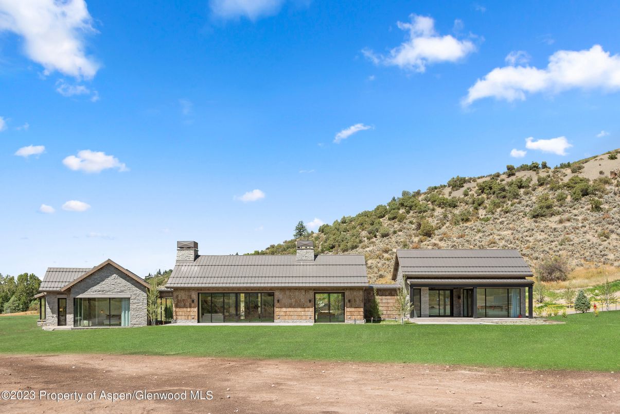 Backyard, Exterior, Facade, Ranch