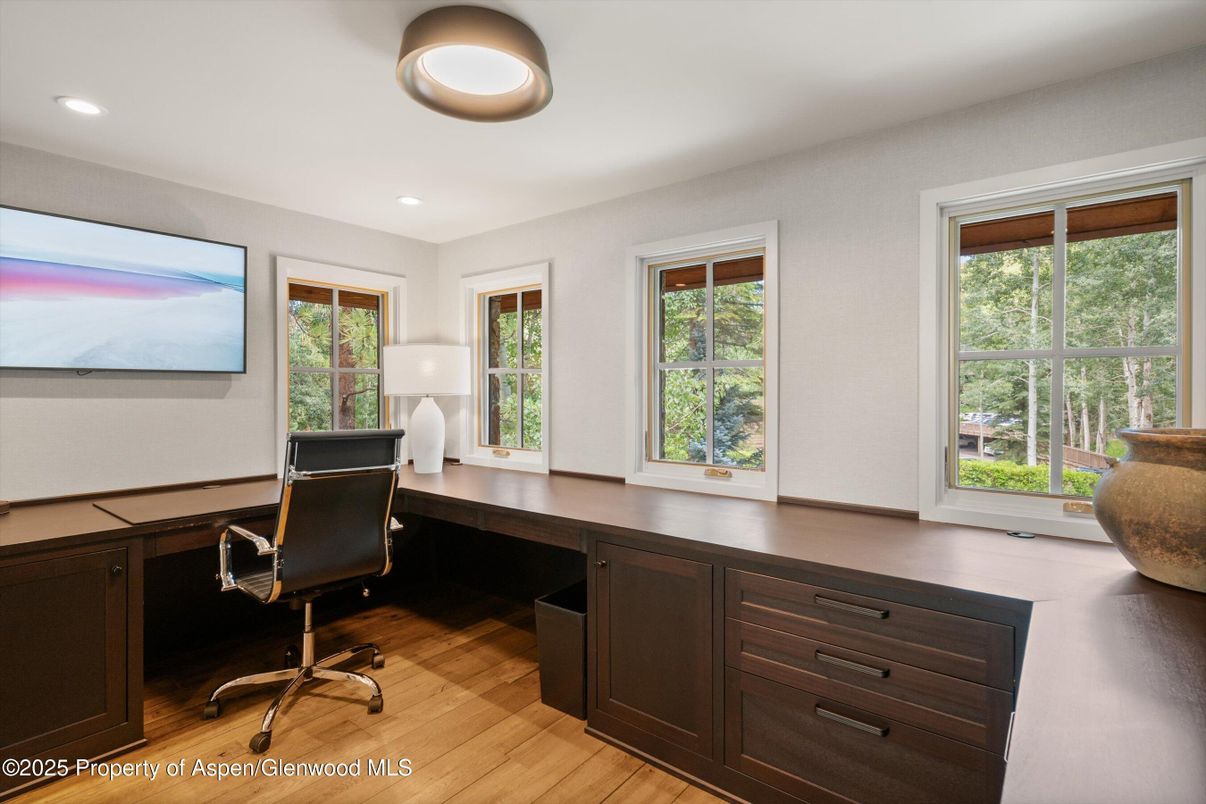 Home Office, Interior, Recessed Lighting, Wood Texture Flooring