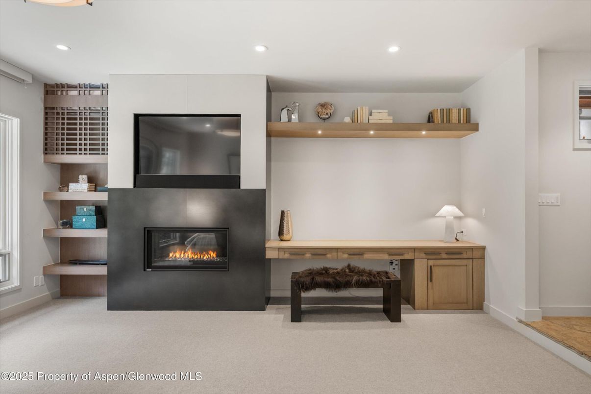 Fireplace, Interior, Recessed Lighting