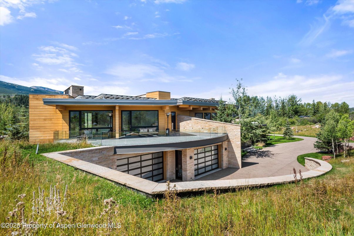 Exterior, Outdoor Kitchen