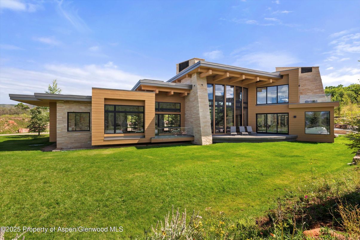 Backyard, Exterior, Facade, Modern