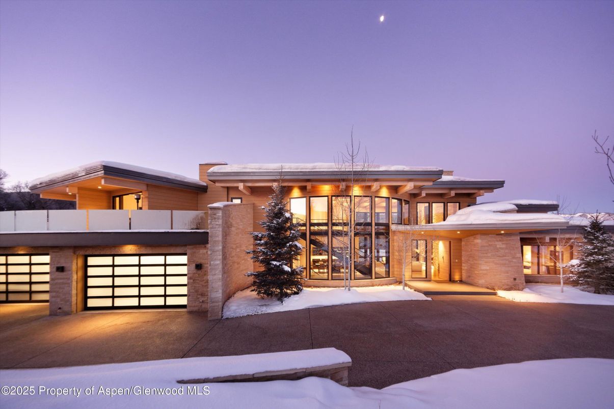 Attached, Exterior, Facade, Modern