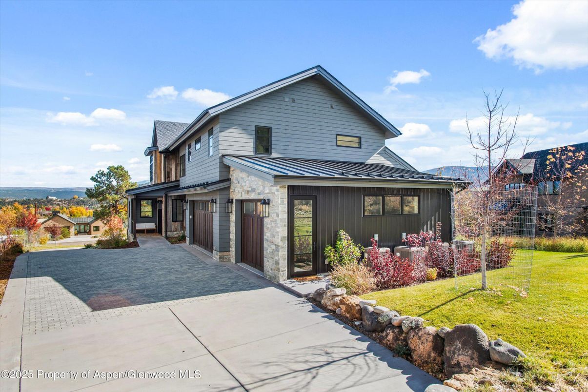 Exterior, Facade, Farmhouse