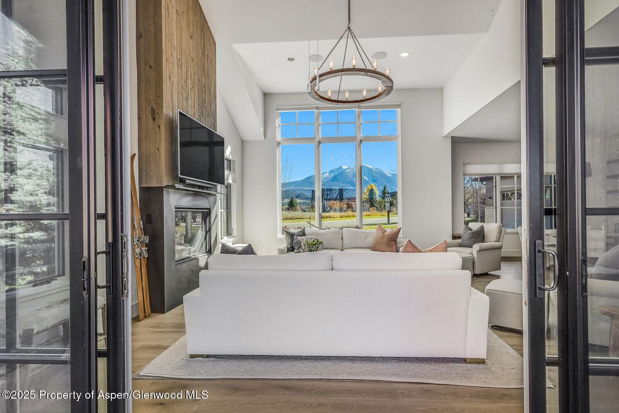 Fireplace, Interior, Living room, Pendant Lights, Recessed Lighting, Wood Texture Flooring