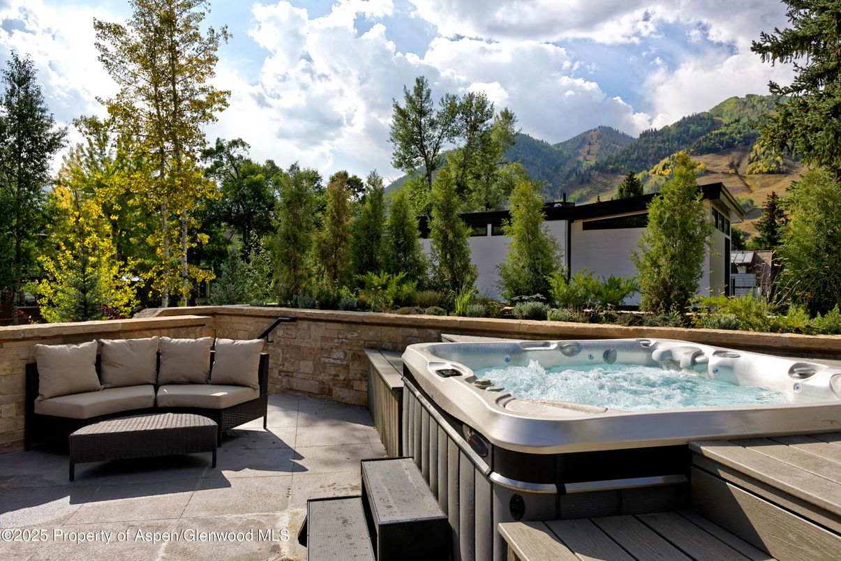 Exterior, Hot Tub