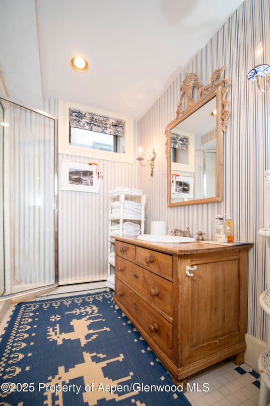 Bathroom, Interior, Recessed Lighting