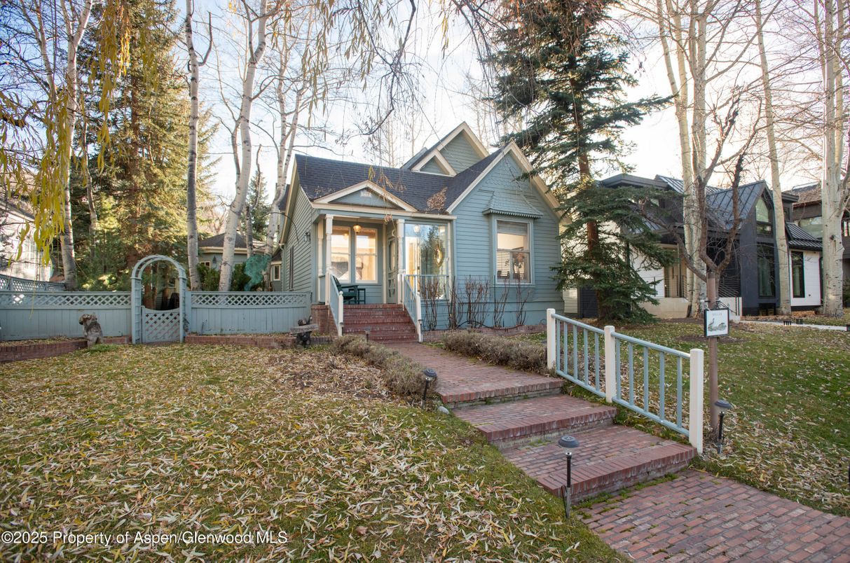 Backyard, Exterior, Facade, Cape Cod