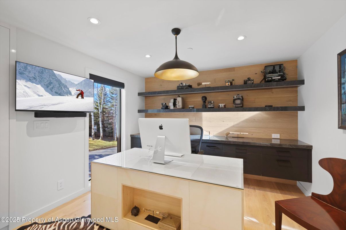 Home Office, Interior, Recessed Lighting, Wood Texture Flooring