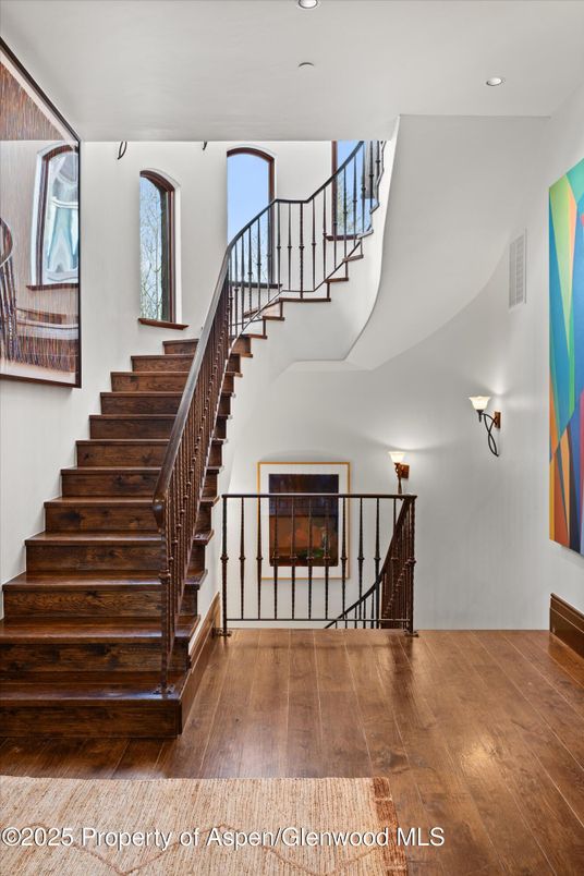 Interior, Recessed Lighting, Wood Texture Flooring