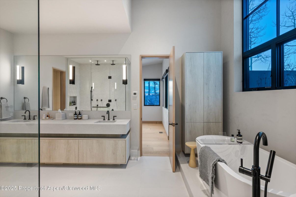 Bathroom, Dual Sink Vanities, Interior