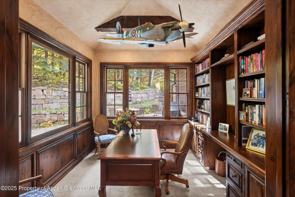 Home Office, Interior