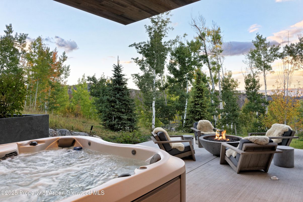 Exterior, Hot Tub