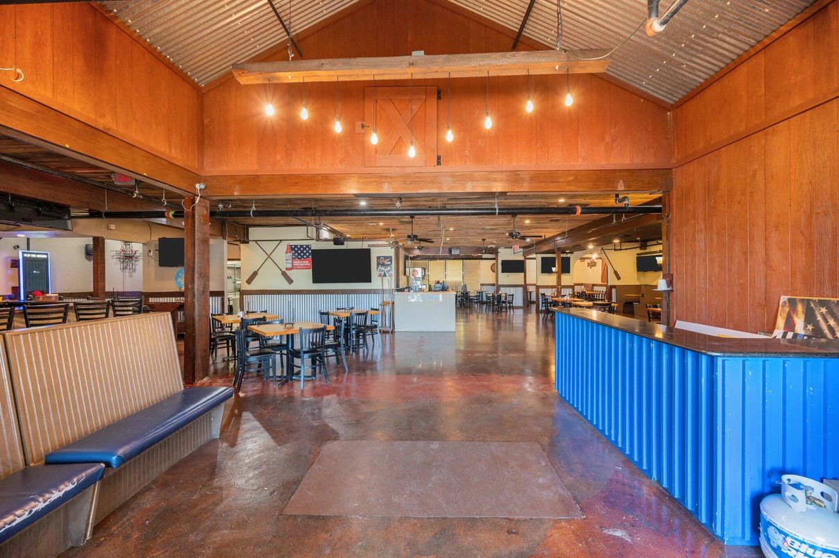 Dining room, Interior, Pendant Lights, Wooden Beams, Wooden Walls
