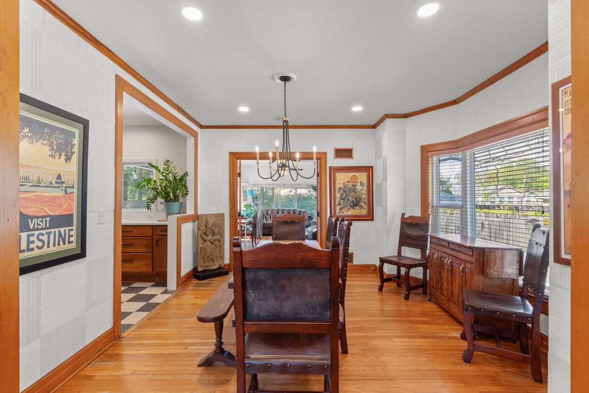 Chandelier, Dining room, Interior, Recessed Lighting, Wood Texture Flooring