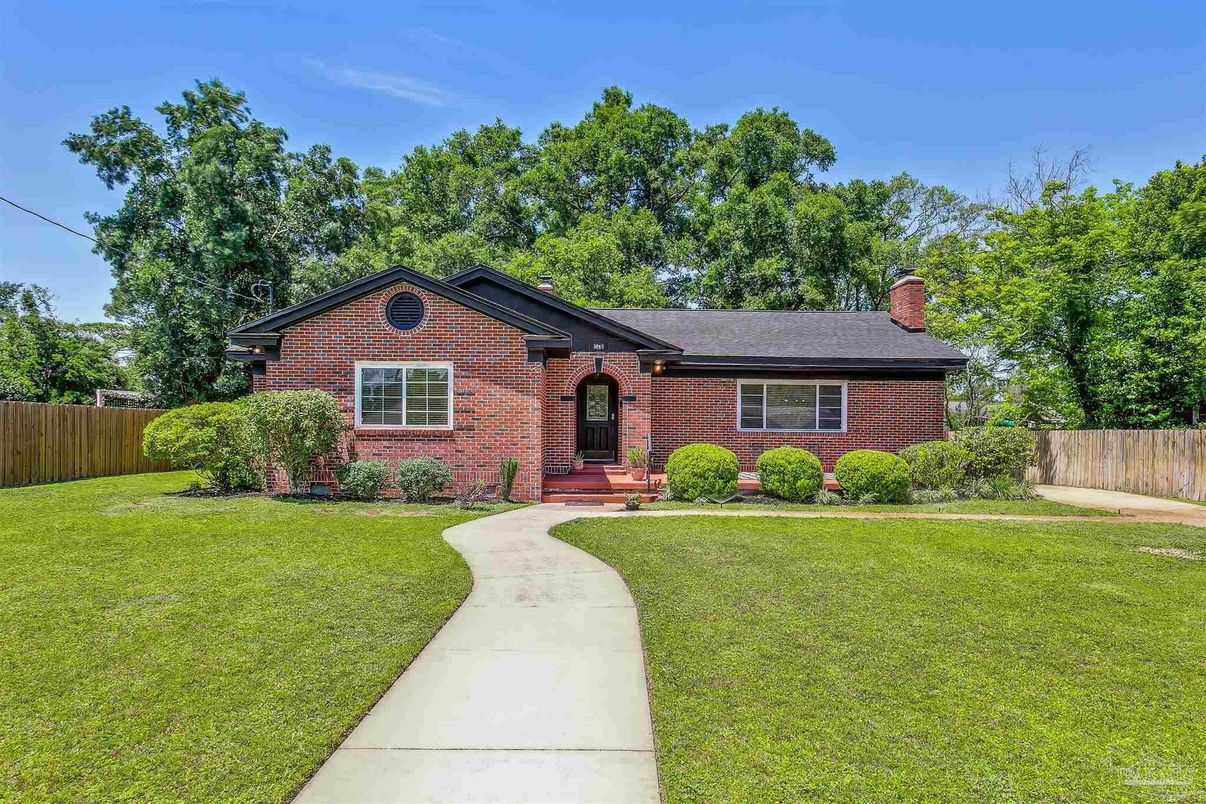 Exterior, Facade, Brick Facade, Brick Traditional