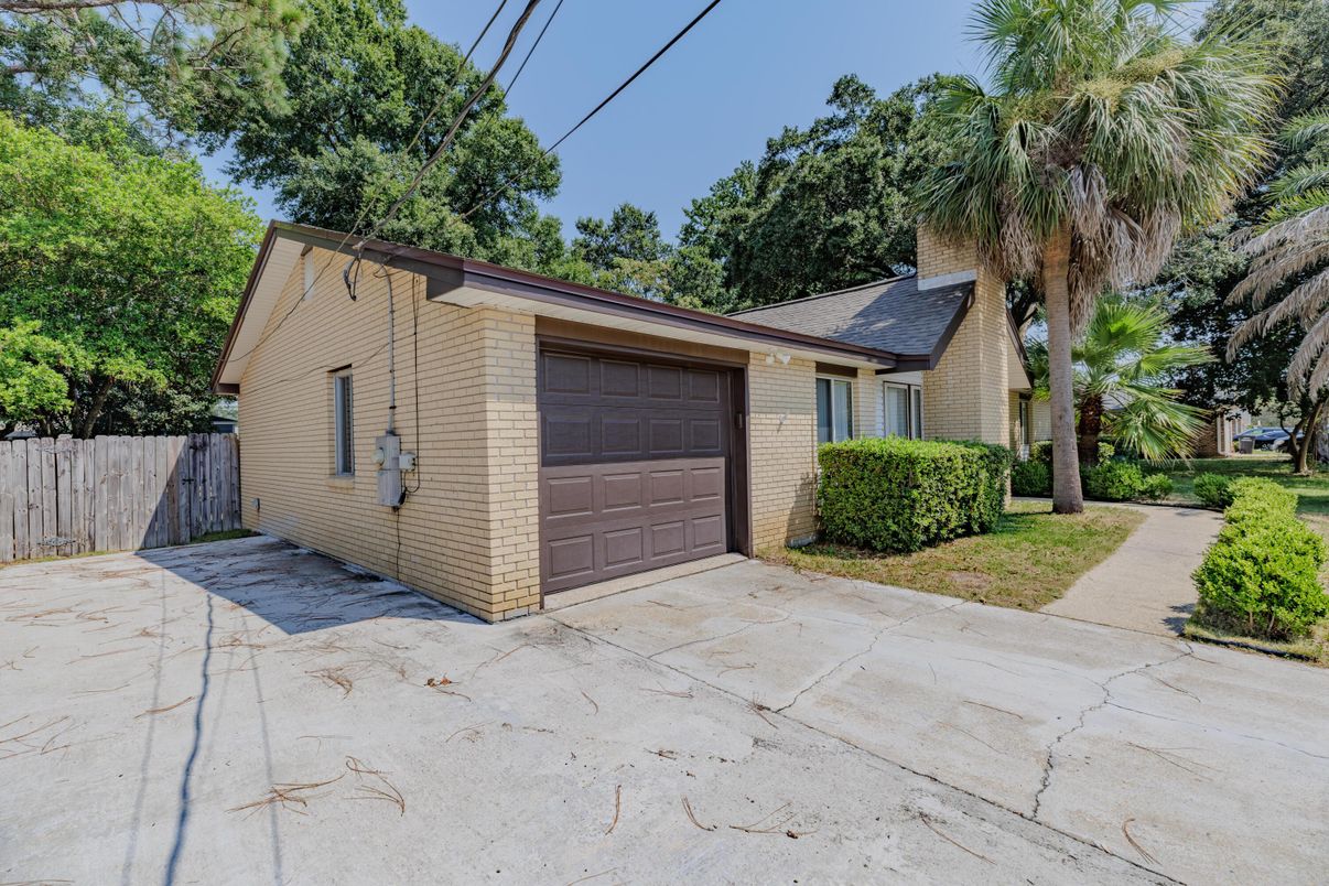 Detached Garage, Exterior