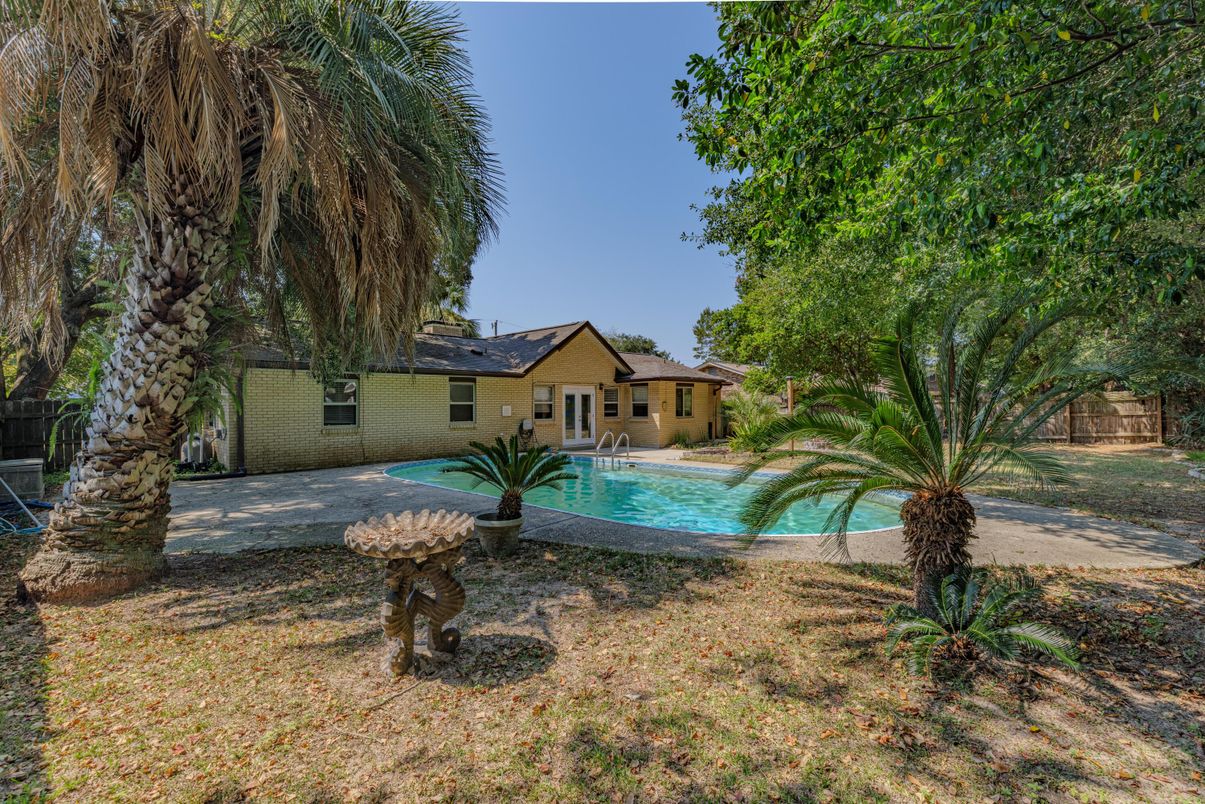 Backyard, Exterior, Pool