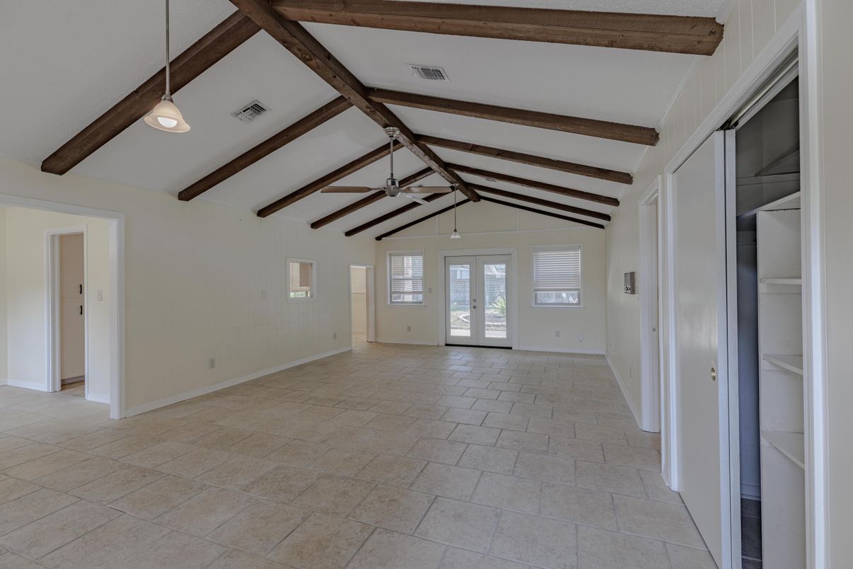 Empty room, Interior, Pendant Lights, Wooden Beams