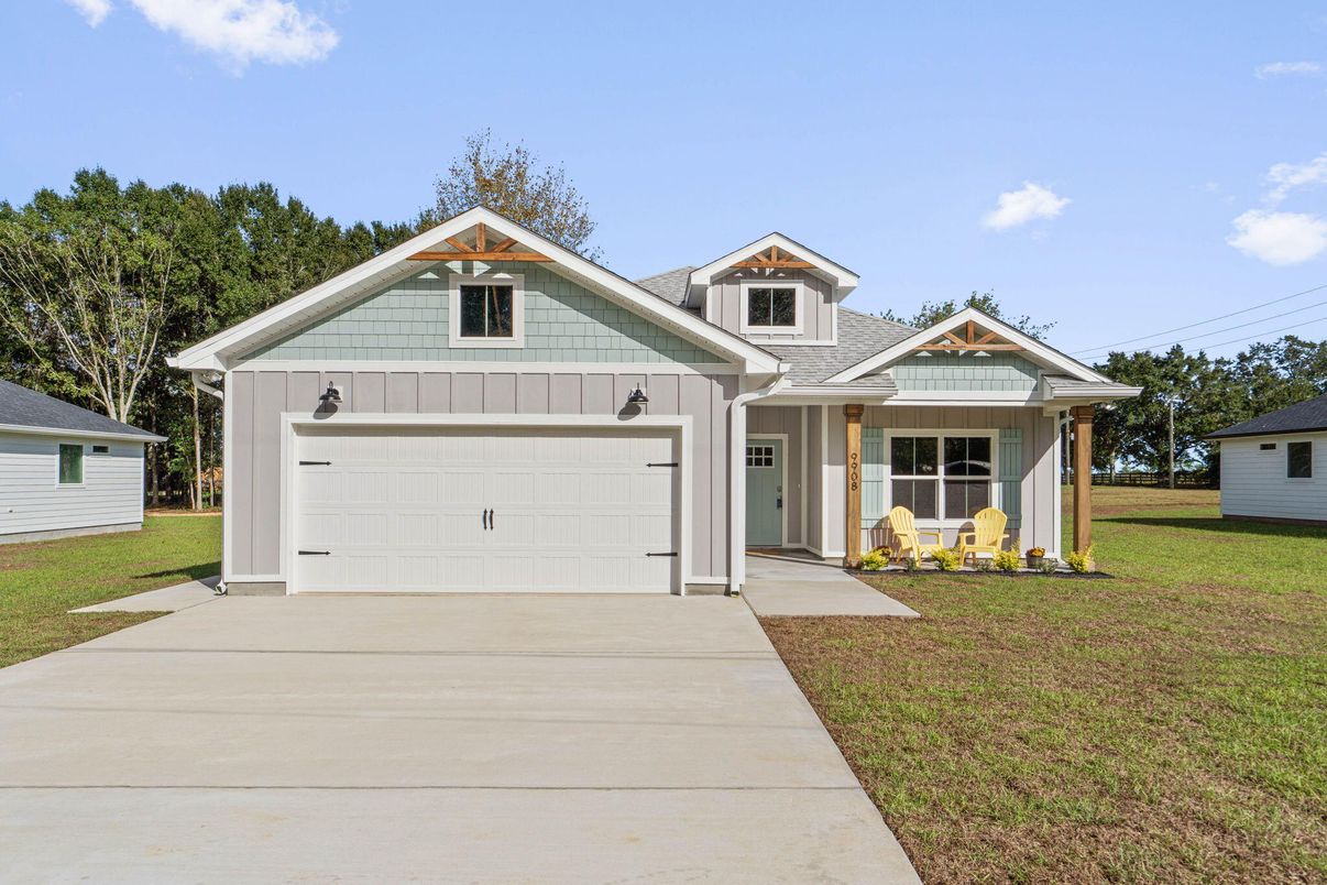 Attached, Exterior, Facade, Farmhouse