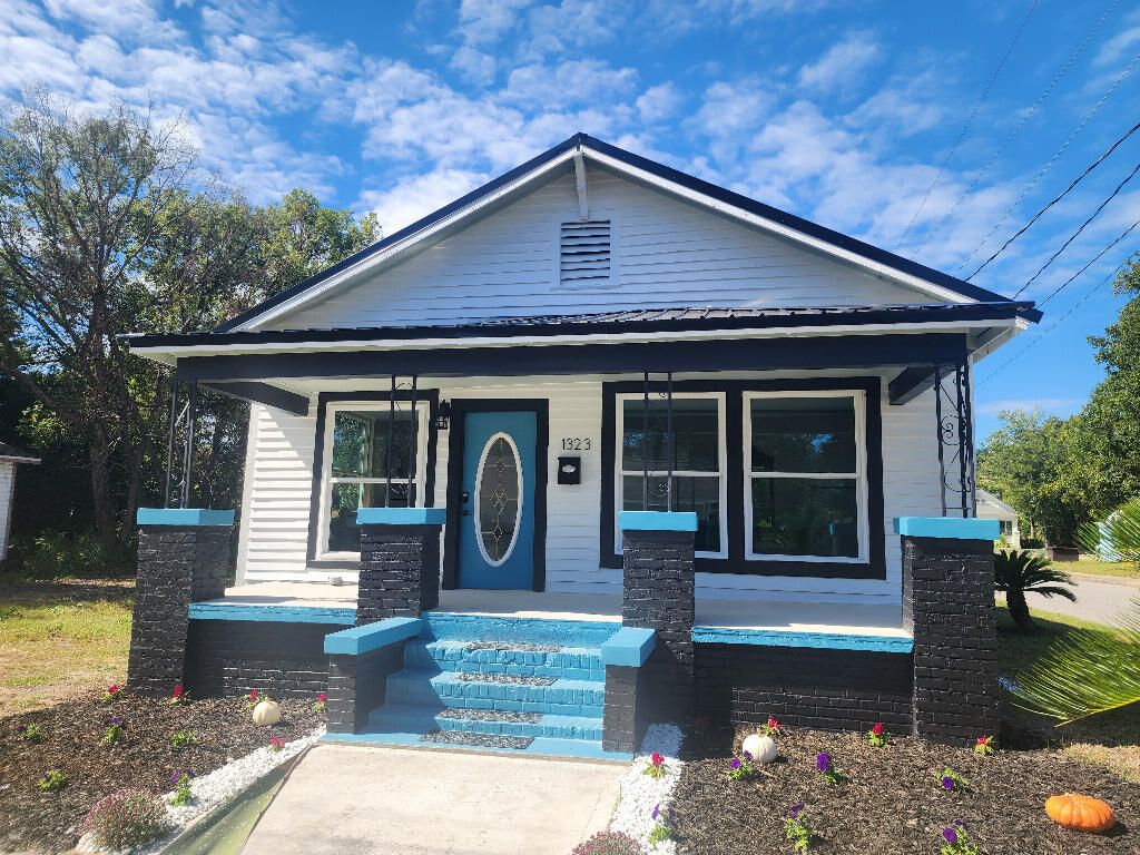 Exterior, Facade, American Craftsman