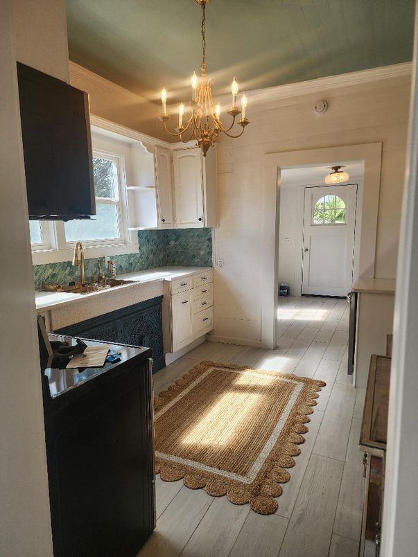 Chandelier, Interior, Kitchen