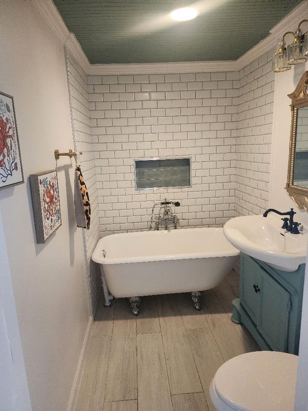 Bathroom, Free Standing Baths, Interior, Recessed Lighting, Wood Texture Flooring