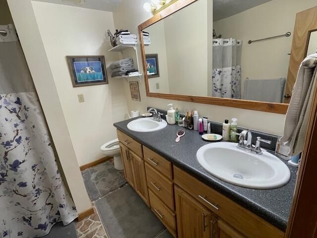 Bathroom, Dual Sink Vanities, Interior